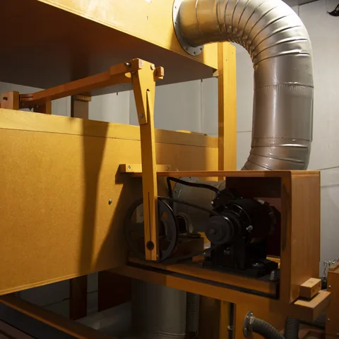 Mechanical equipment inside the pipe organ